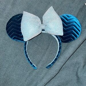 teal velvet Minnie ears with shimmer bow!!